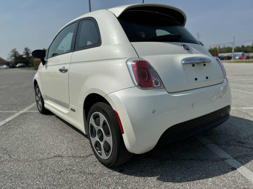 2016 FIAT 500 Image 6