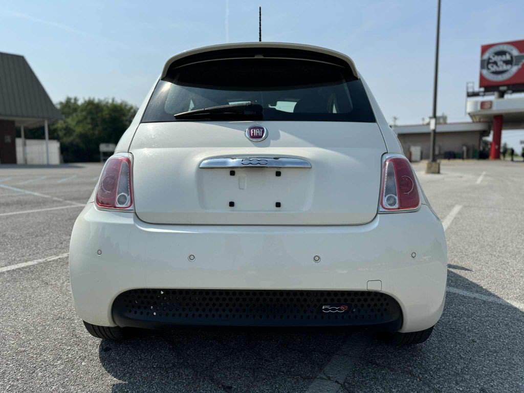 2016 FIAT 500 Image 7