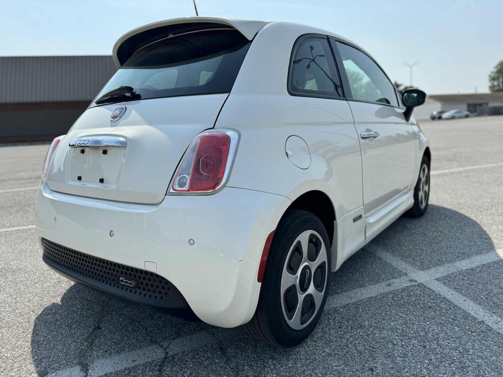 2016 FIAT 500 Image 8