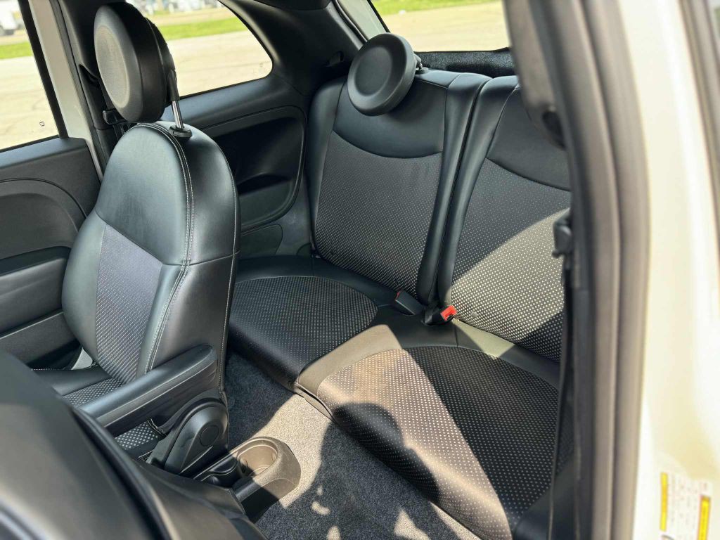 2016 FIAT 500 Image 10