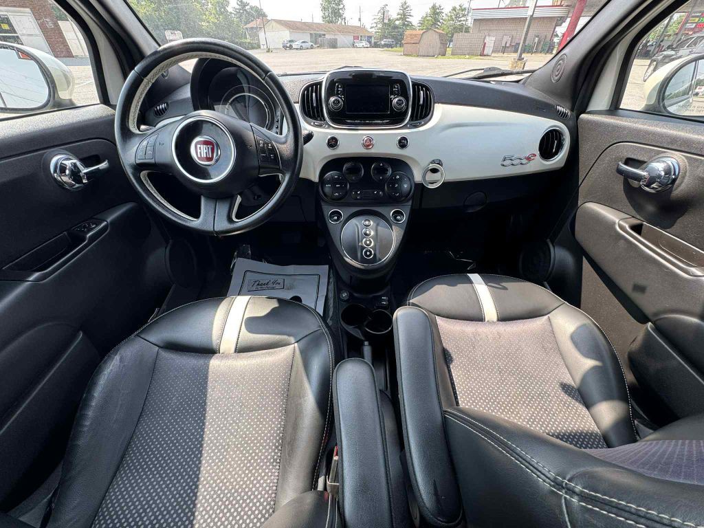 2016 FIAT 500 Image 12