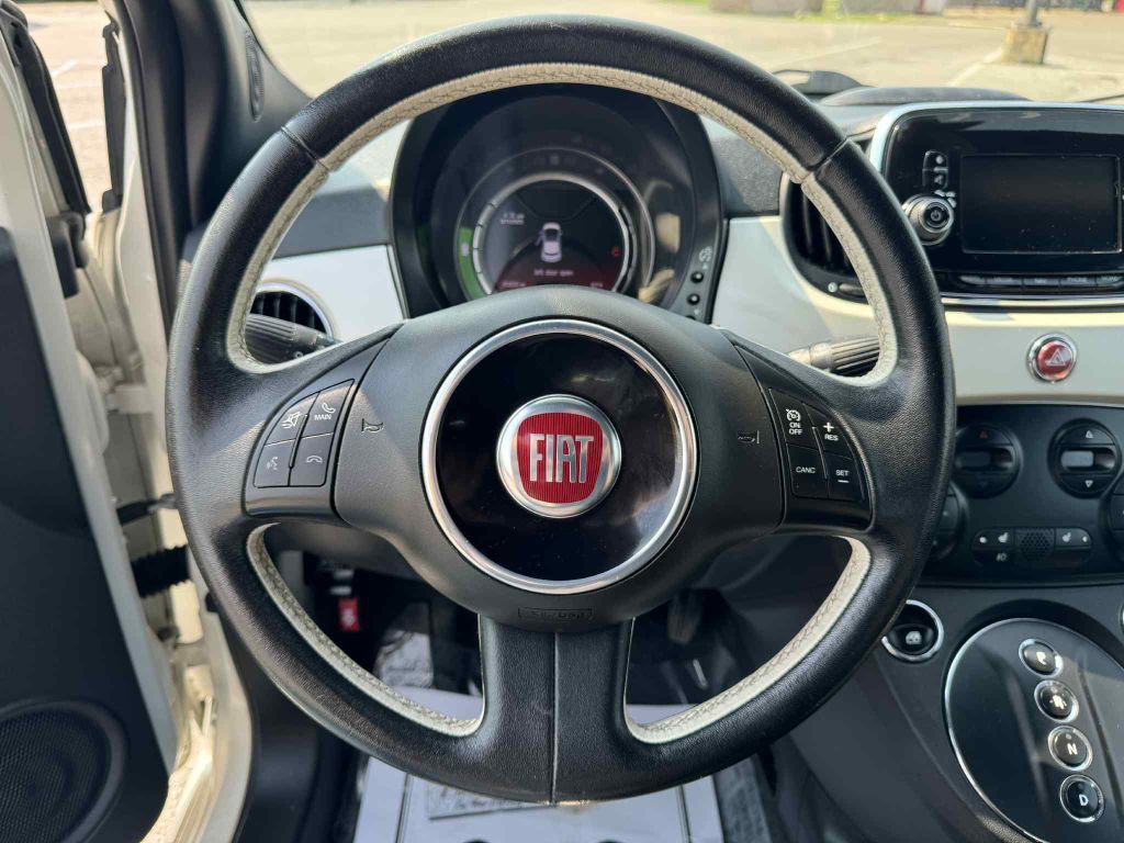 2016 FIAT 500 Image 13