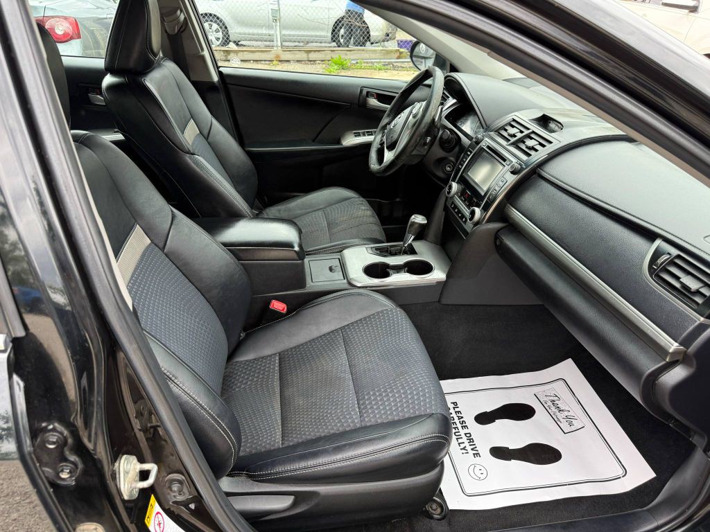 2014 Toyota Camry Image 13