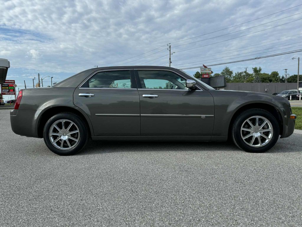 2009 Chrysler 300 Image 5