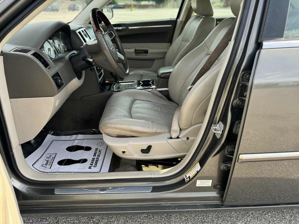 2009 Chrysler 300 Image 9
