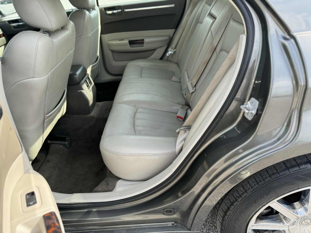 2009 Chrysler 300 Image 10