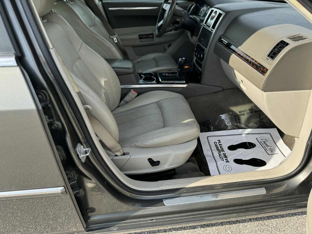 2009 Chrysler 300 Image 12