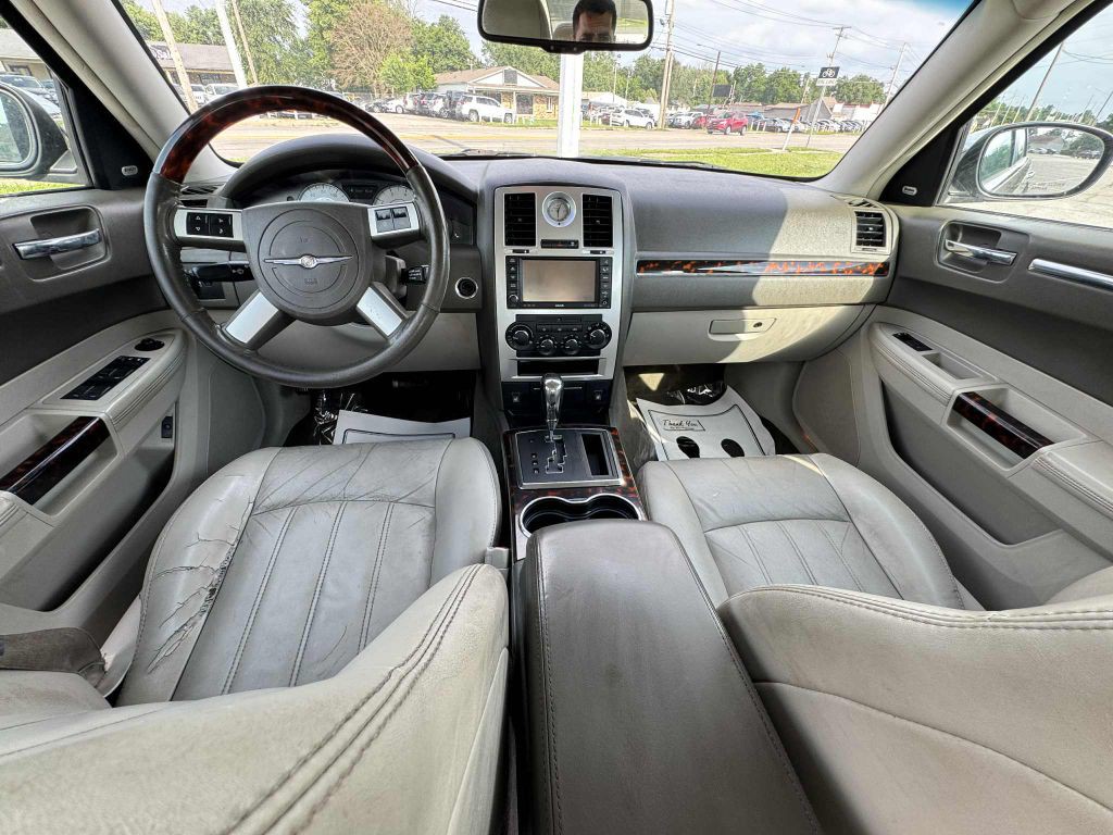 2009 Chrysler 300 Image 13