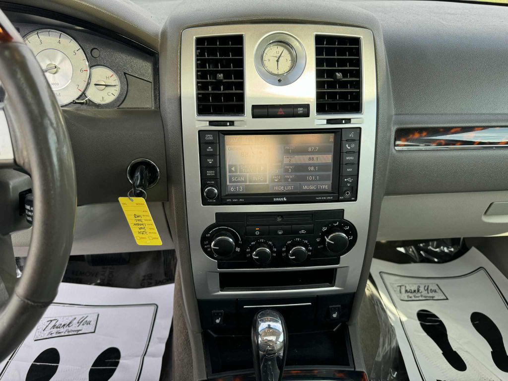 2009 Chrysler 300 Image 16