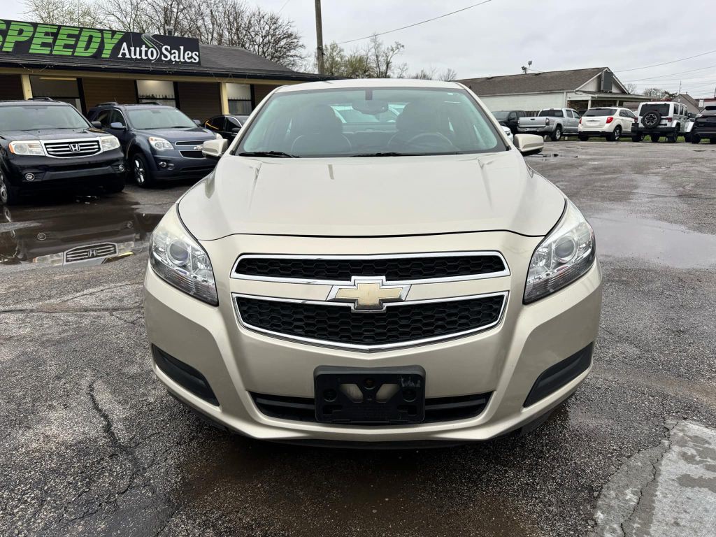2013 Chevrolet Malibu Image 2