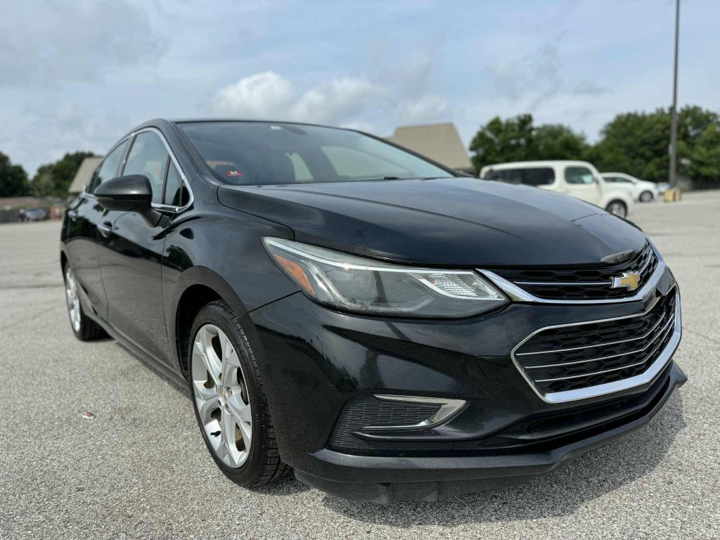 2016 Chevrolet Cruze Image 2