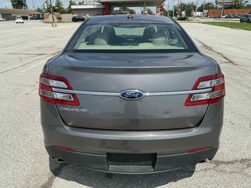 2013 Ford Taurus Image 5