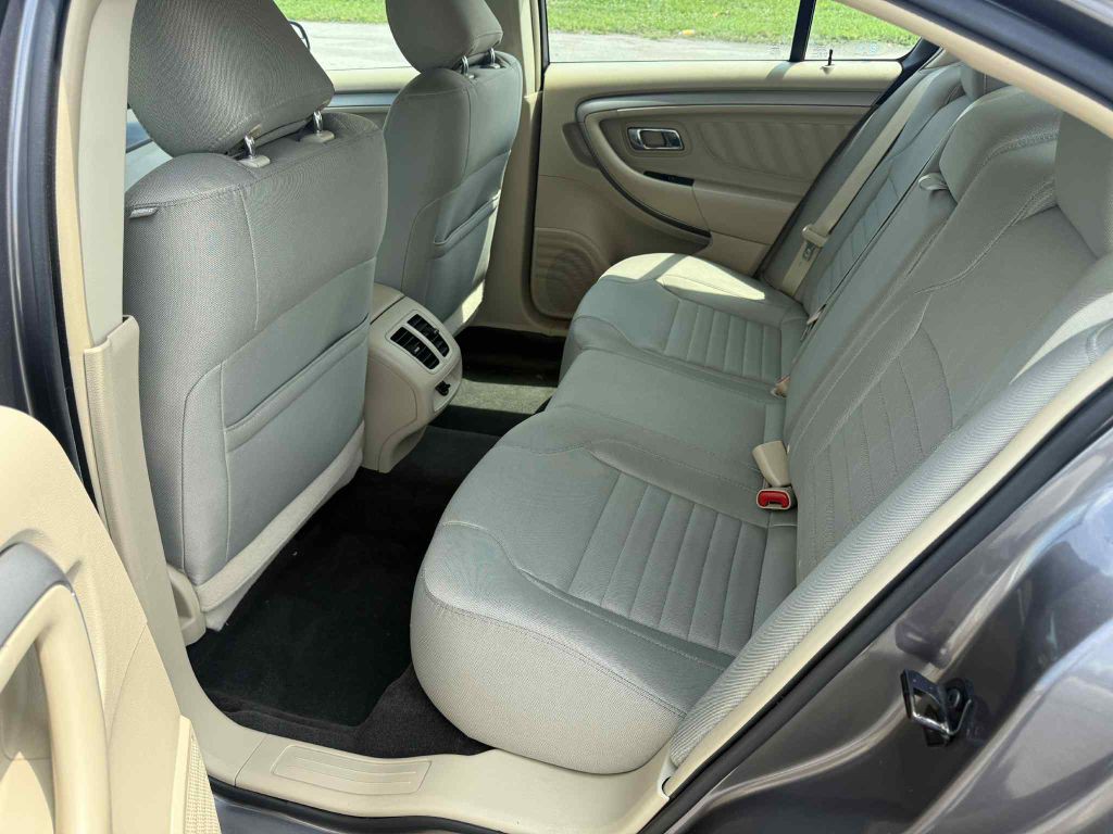 2013 Ford Taurus Image 10