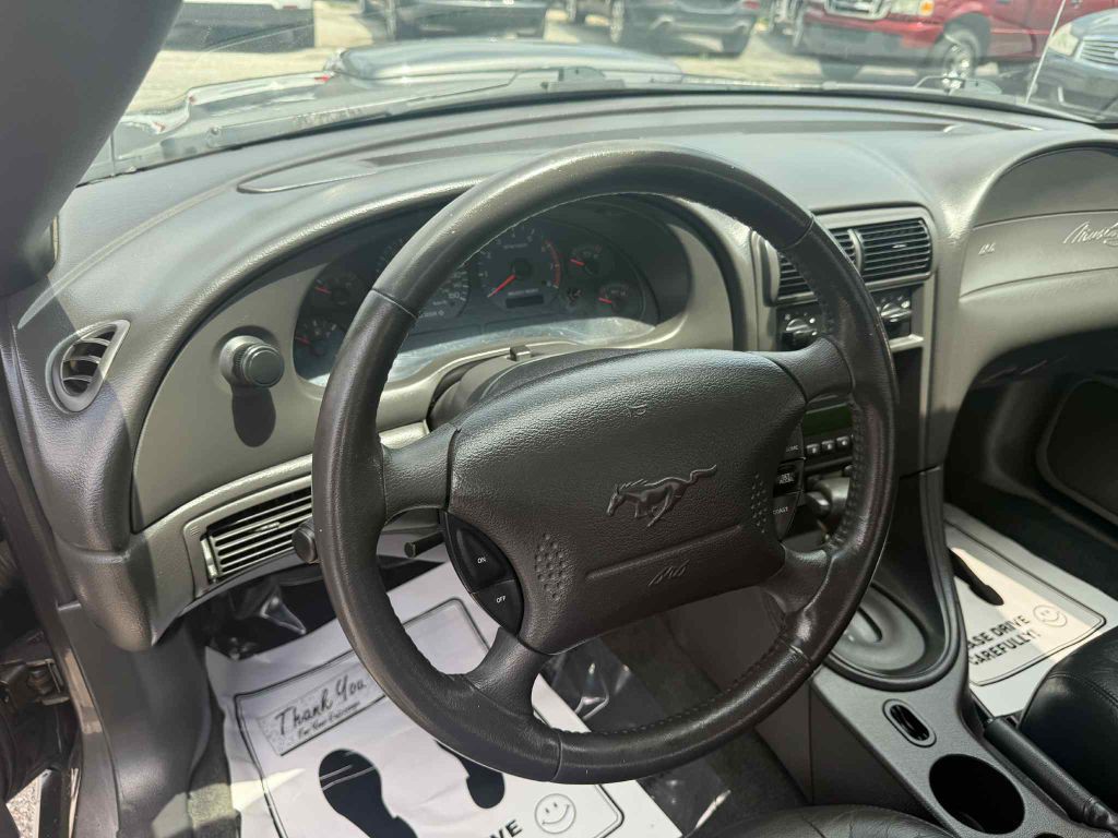 2004 Ford Mustang Image 11