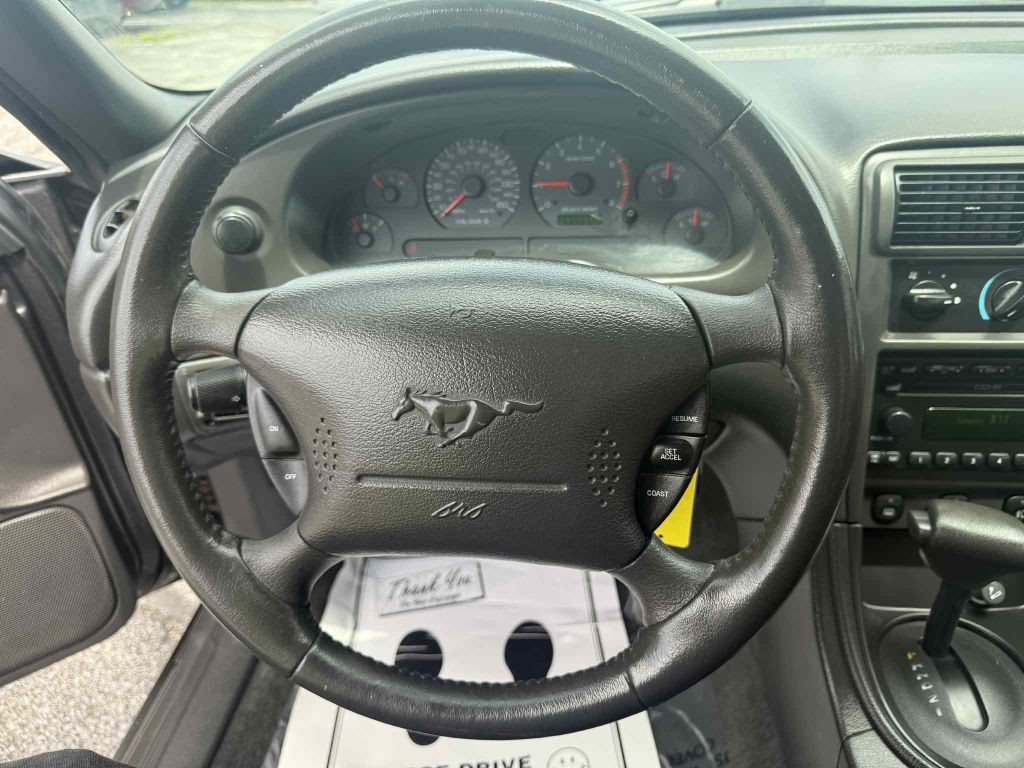2004 Ford Mustang Image 14