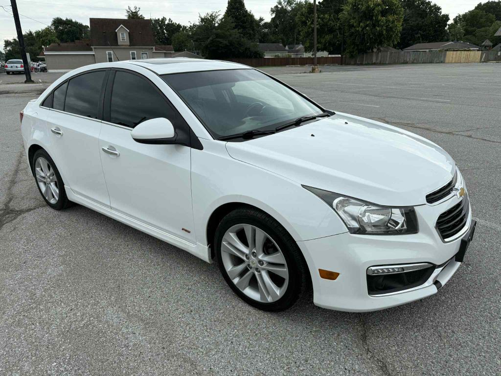 2015 Chevrolet Cruze Image 2
