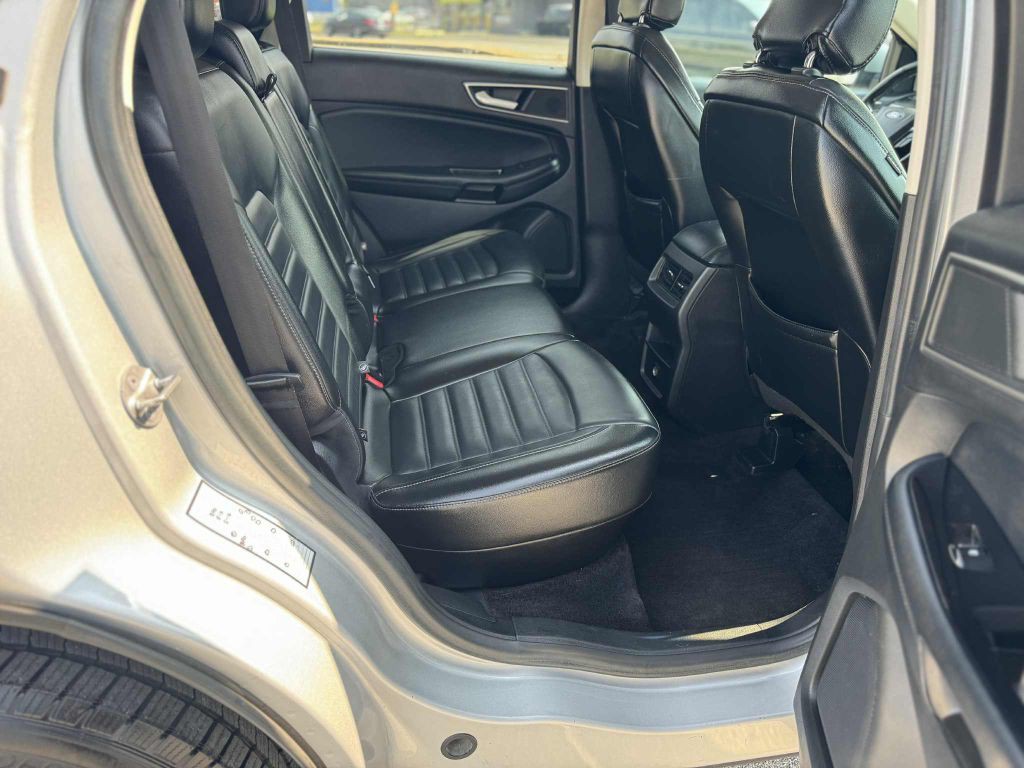 2016 Ford Edge Image 12