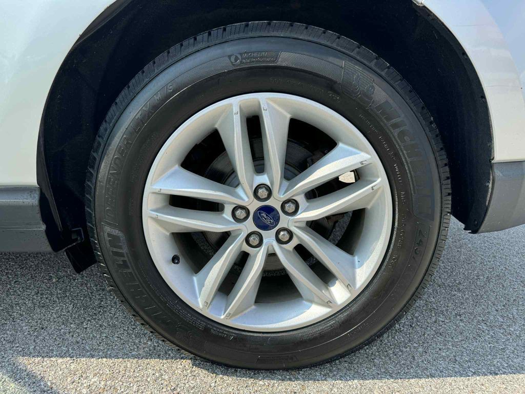 2016 Ford Edge Image 18