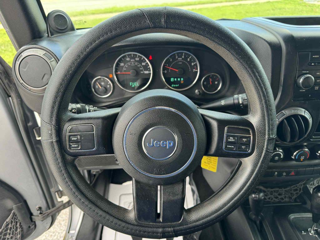 2013 Jeep Wrangler Image 13