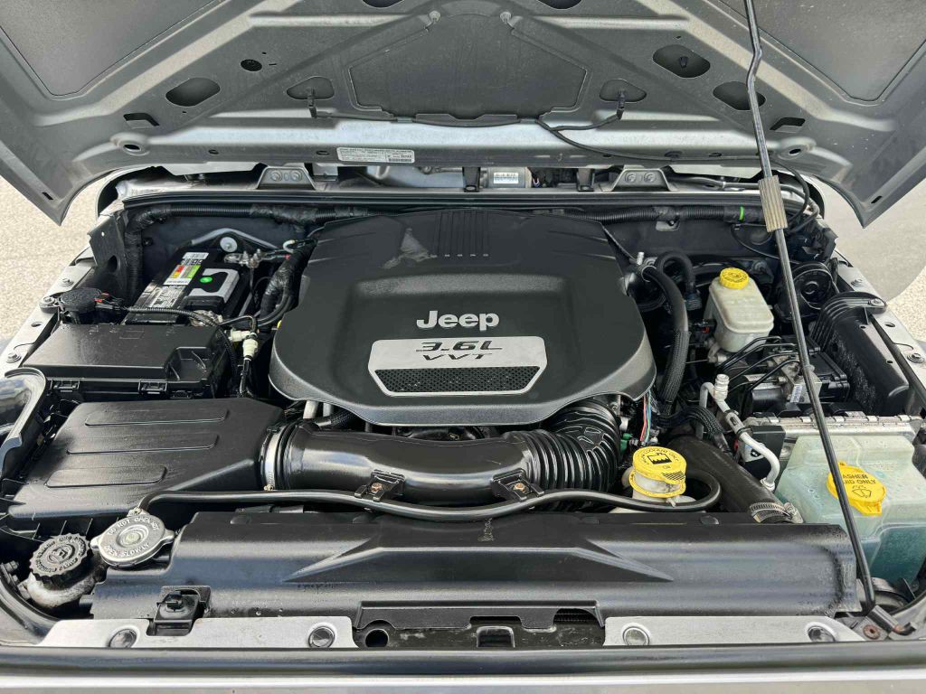 2013 Jeep Wrangler Image 16