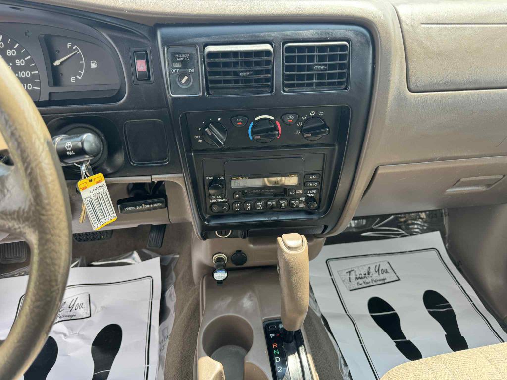 2001 Toyota Tacoma Image 12