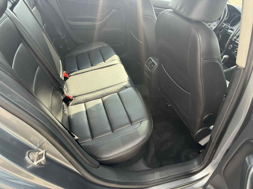 2012 Volkswagen Jetta Image 12