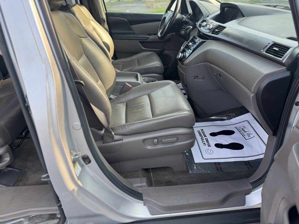 2013 Honda Odyssey Image 14