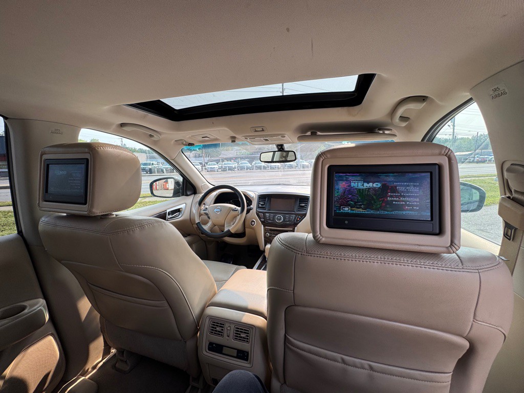 2014 Nissan Pathfinder Image 16