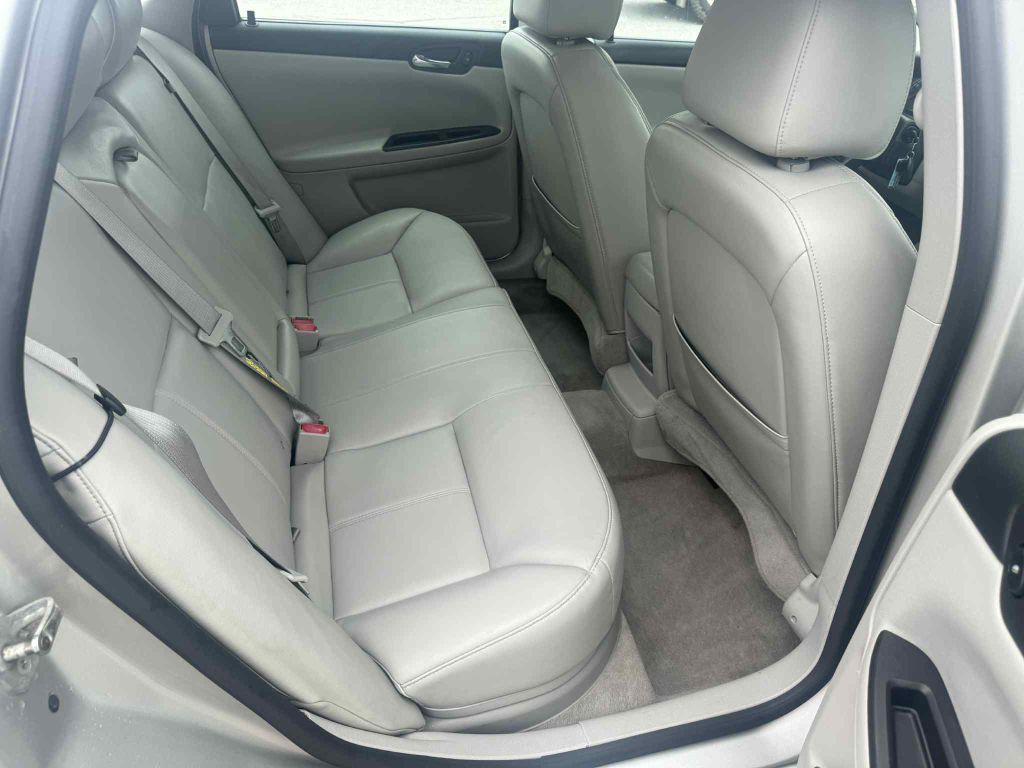2007 Chevrolet Impala Image 12