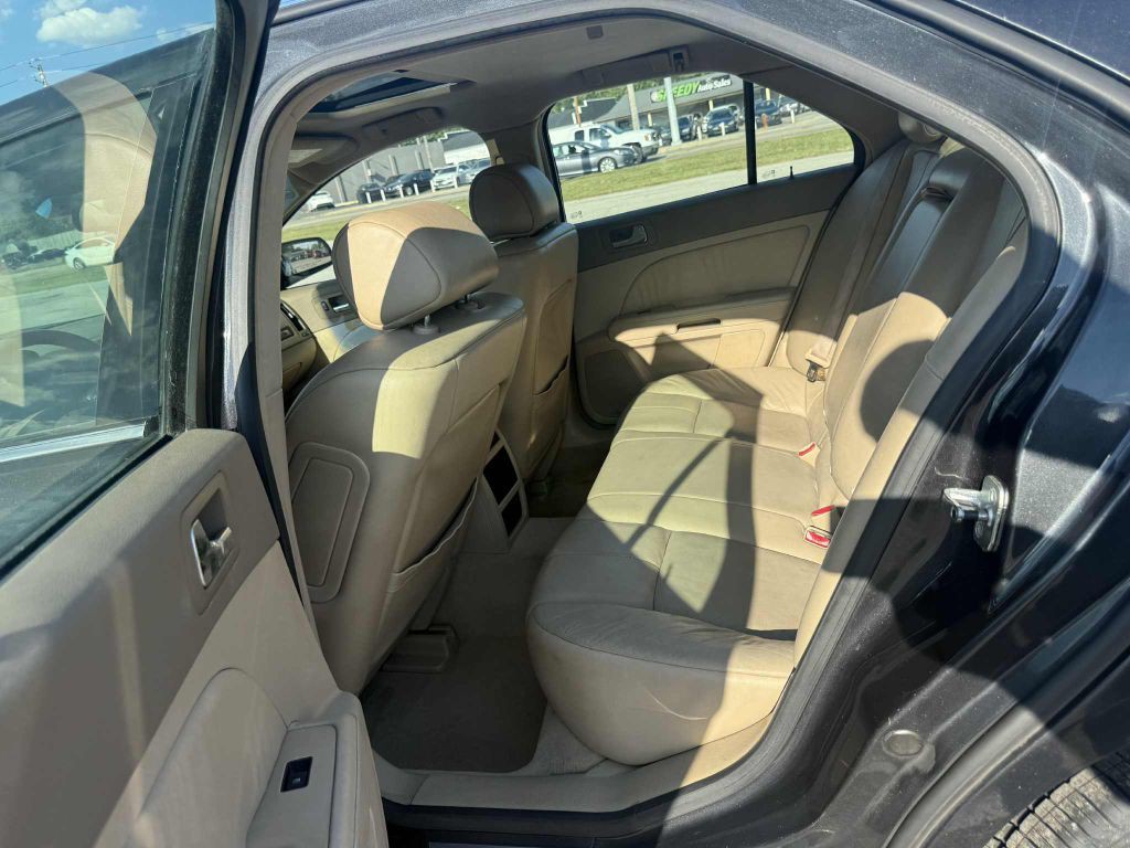 2005 Cadillac STS Image 10