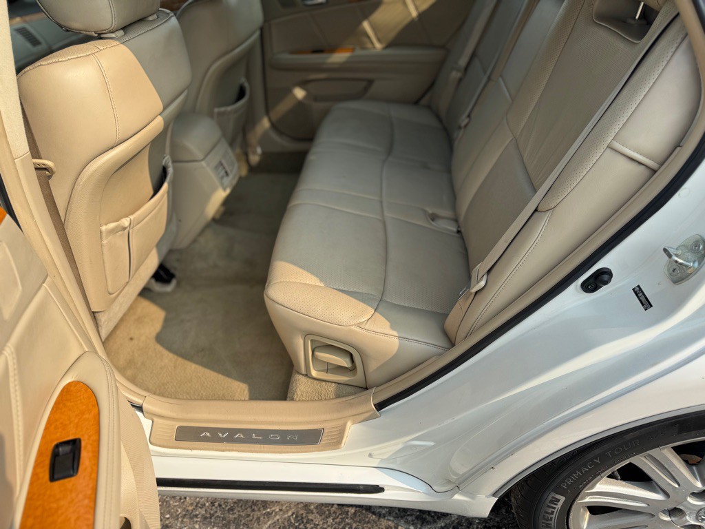 2006 Toyota Avalon Image 10