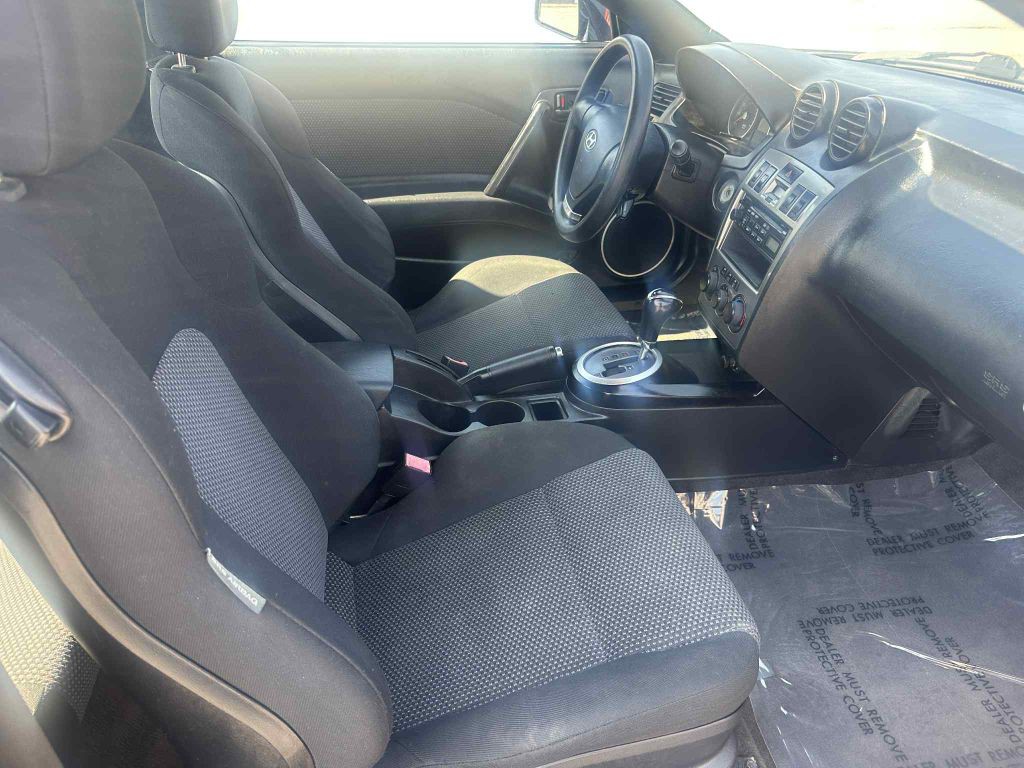 2004 Hyundai Tiburon Image 11