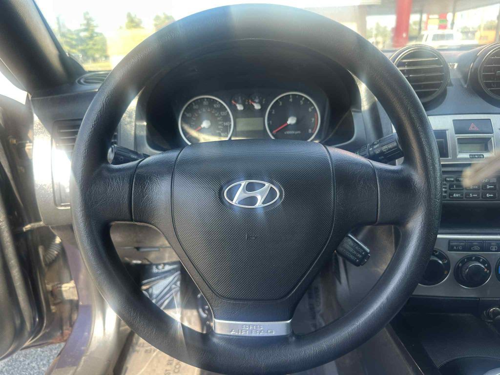 2004 Hyundai Tiburon Image 14