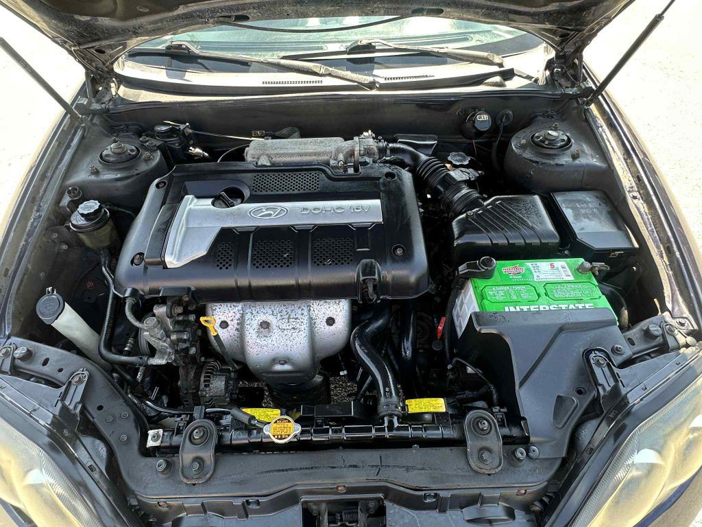 2004 Hyundai Tiburon Image 16
