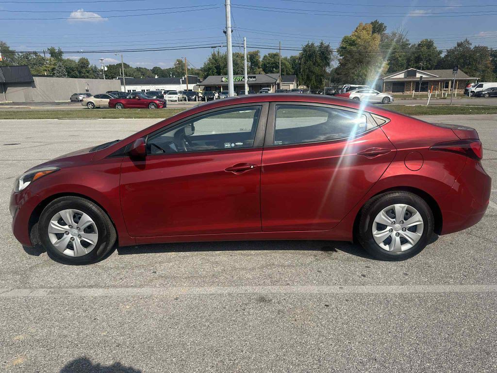 2016 Hyundai Elantra Image 3