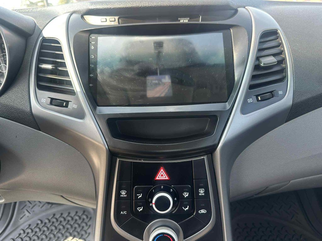 2016 Hyundai Elantra Image 14