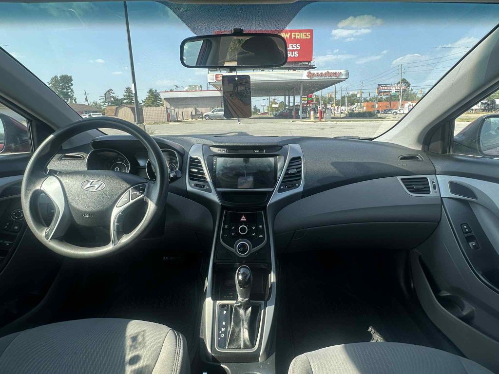 2016 Hyundai Elantra Image 15