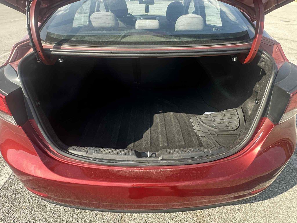 2016 Hyundai Elantra Image 16