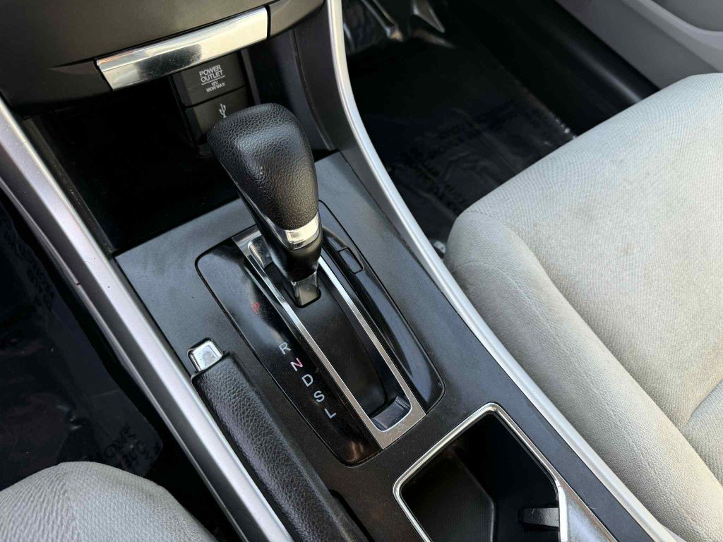 2013 Honda Accord Image 16