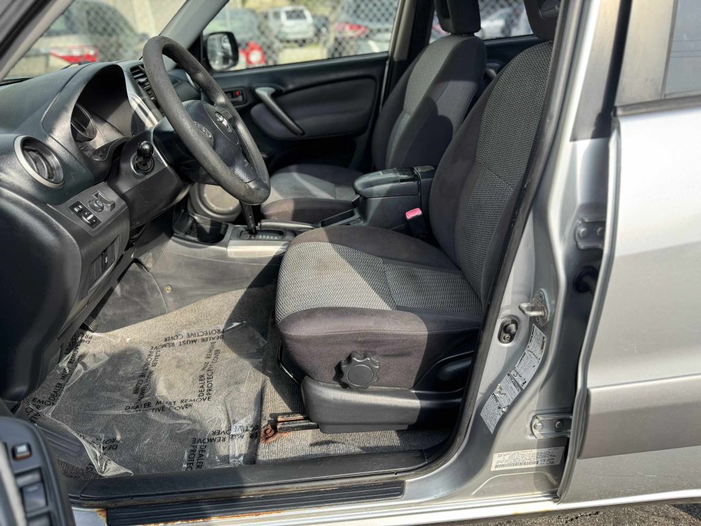 2004 Toyota Rav4 Image 9