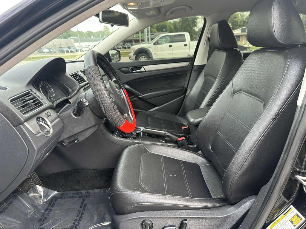 2015 Volkswagen Passat Image 9