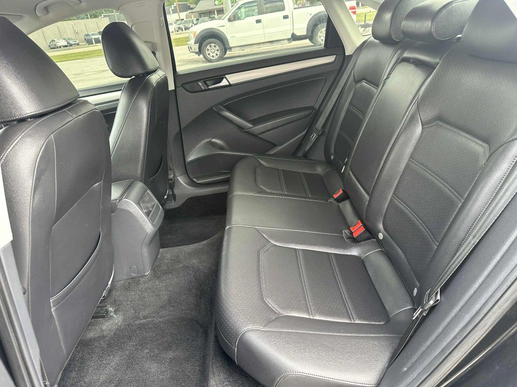 2015 Volkswagen Passat Image 10