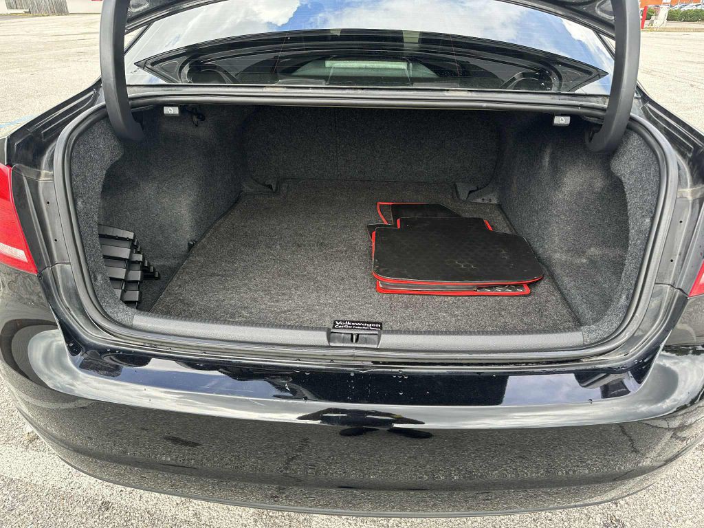 2015 Volkswagen Passat Image 13