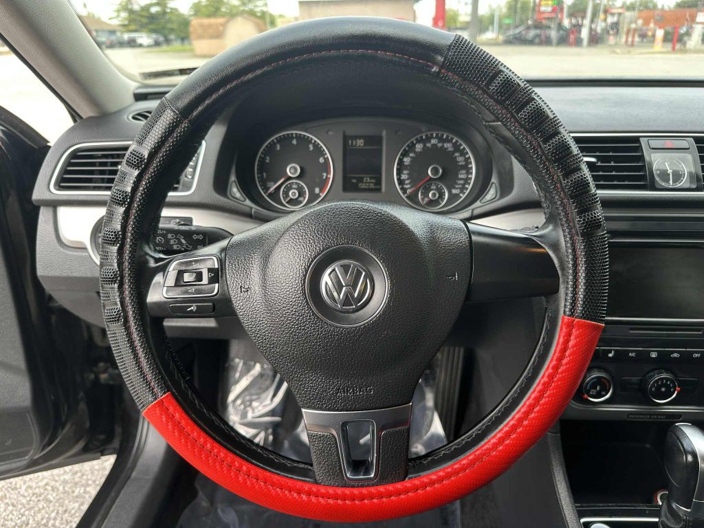 2015 Volkswagen Passat Image 14