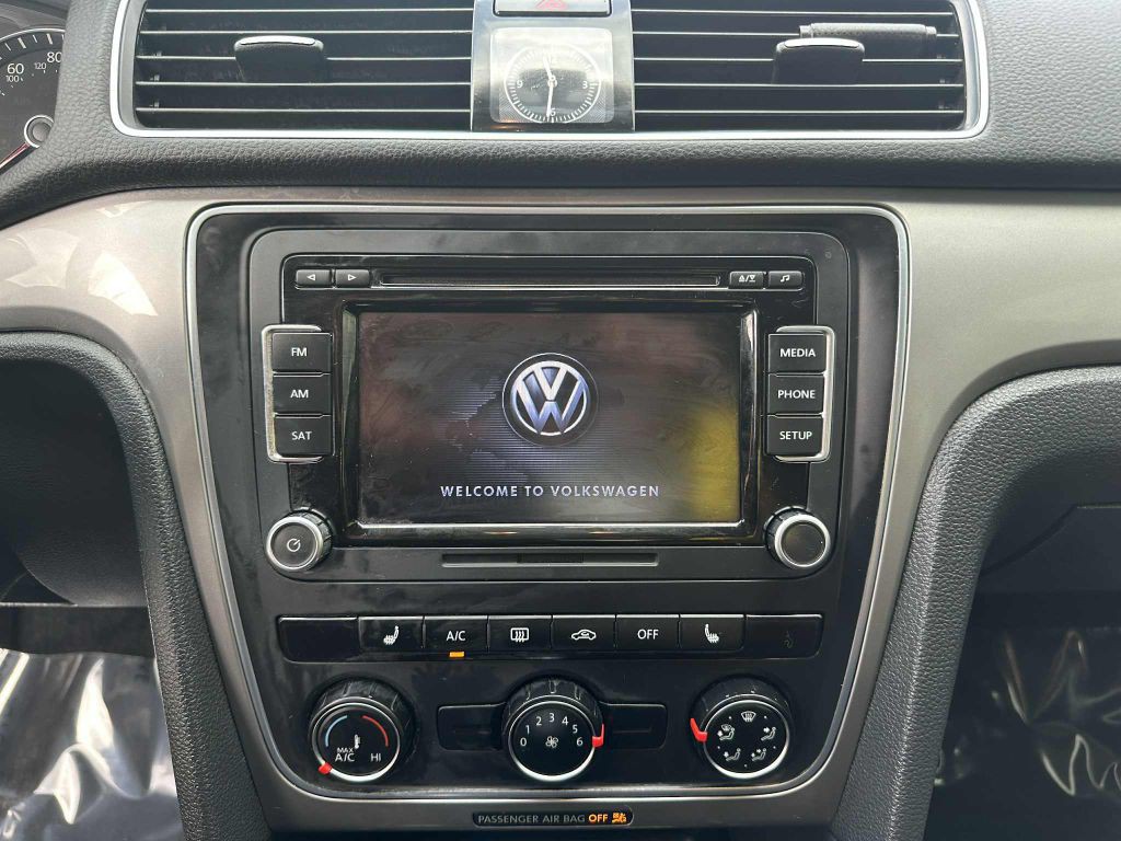 2015 Volkswagen Passat Image 15