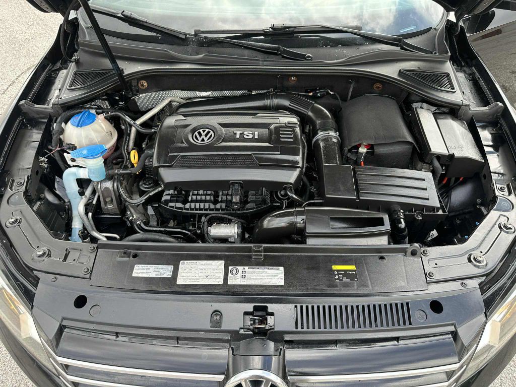 2015 Volkswagen Passat Image 16