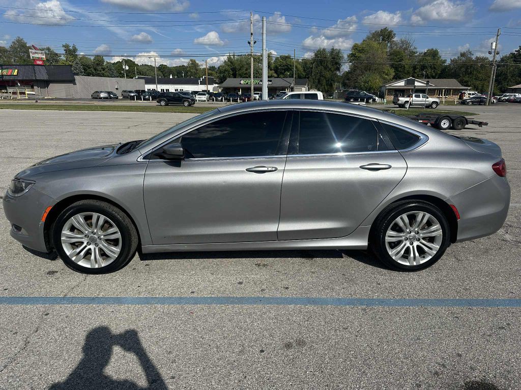 2015 Chrysler 200 Image 3