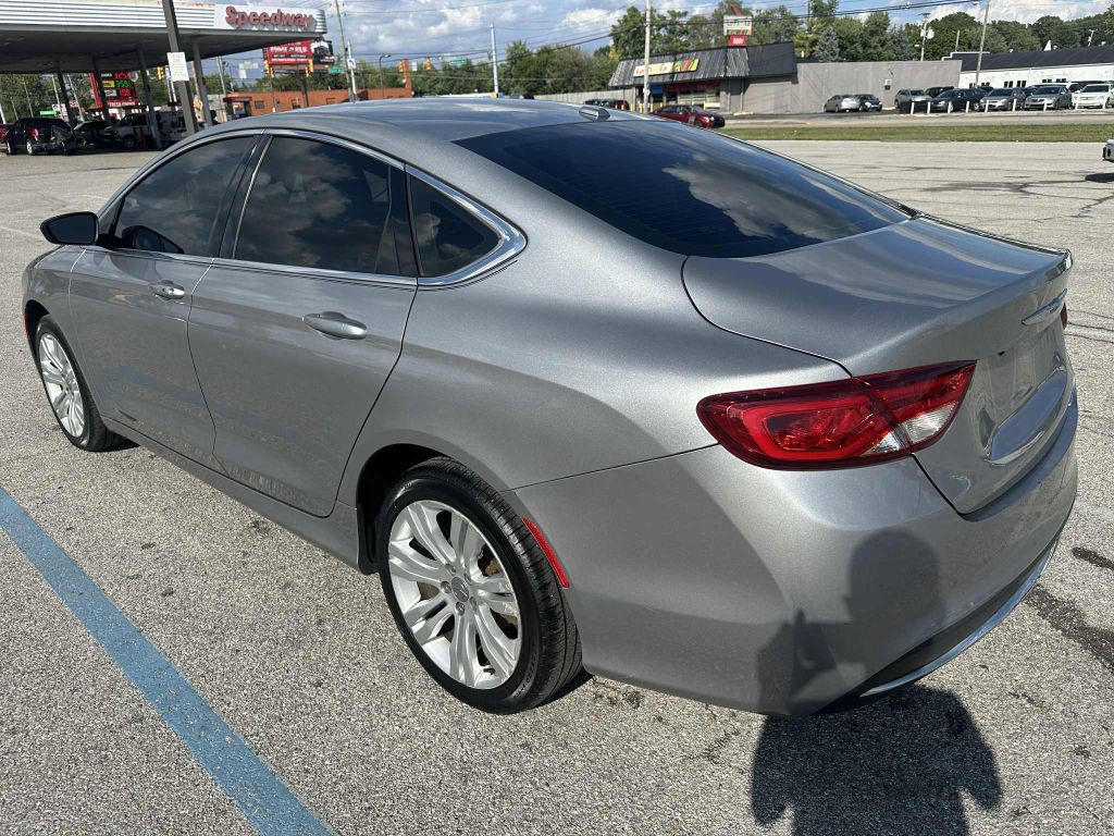 2015 Chrysler 200 Image 4