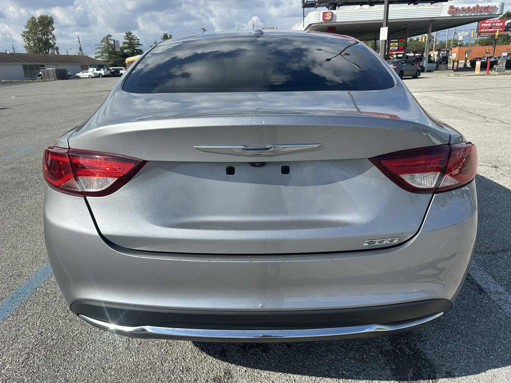 2015 Chrysler 200 Image 5