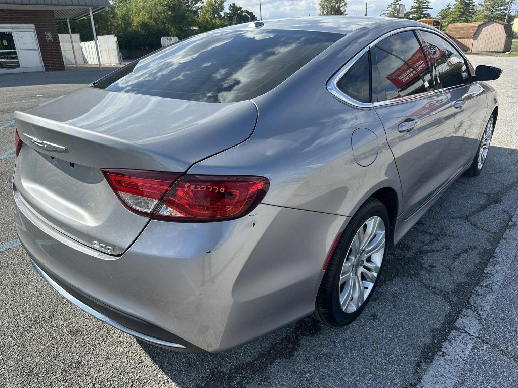 2015 Chrysler 200 Image 6